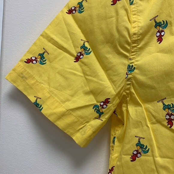 NEW Disney Camp Shirt Button Down Moana Hei-Hei Yellow Men’s Small - Picture 3 of 12